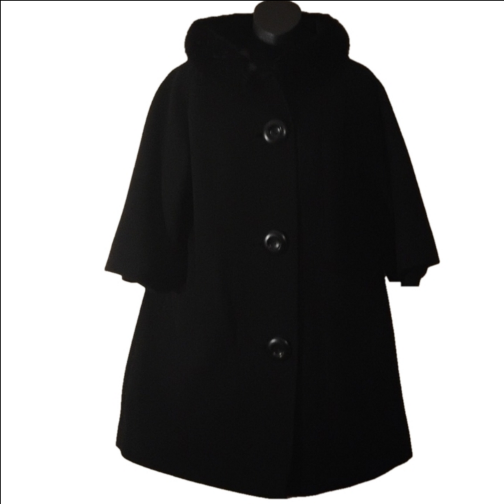 Vintage style coat with black fur/ faux fur collar.No tags whatsoever.